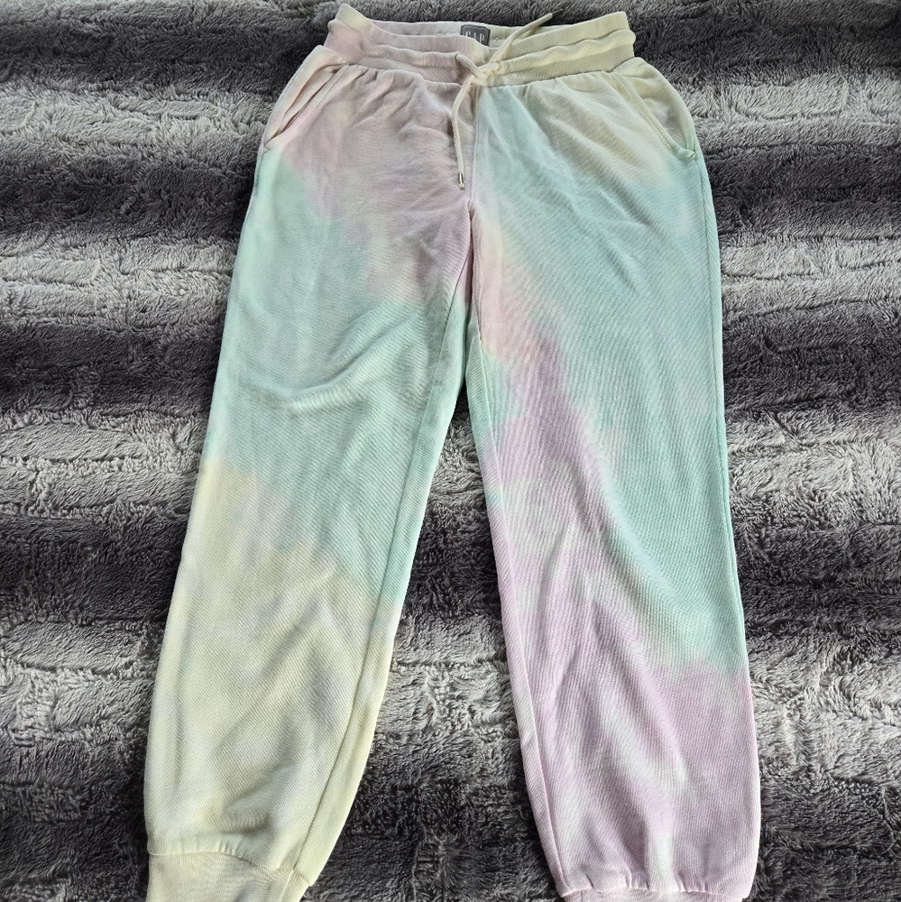 Gap sweats